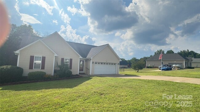 Building Photo - 5316 Oaktree Dr