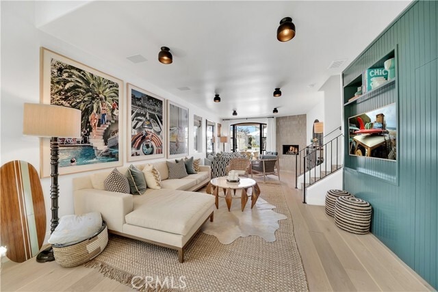 Building Photo - 412 Acacia Ave