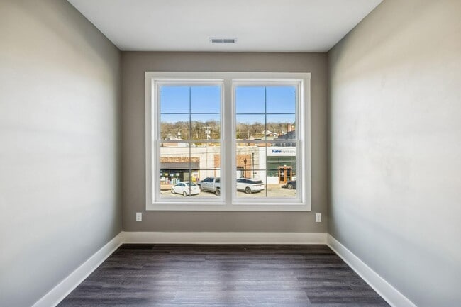 Building Photo - 120 N Main St