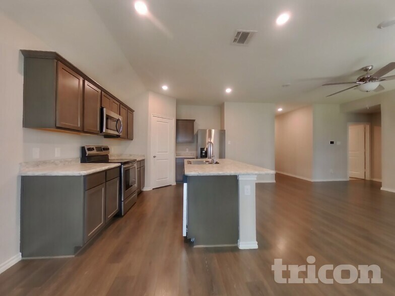 Building Photo - 3609 Doris Dr