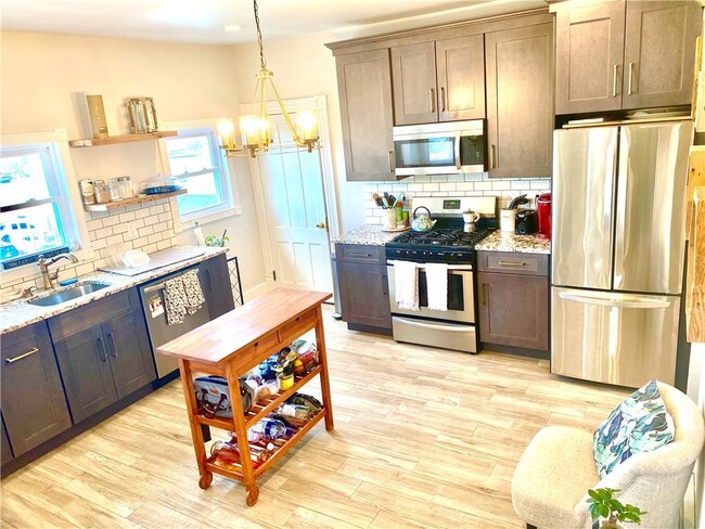 Primary Photo - 6 Watkins Ave