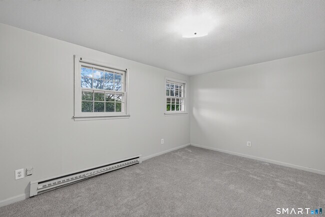 Building Photo - 11 Maple Ave