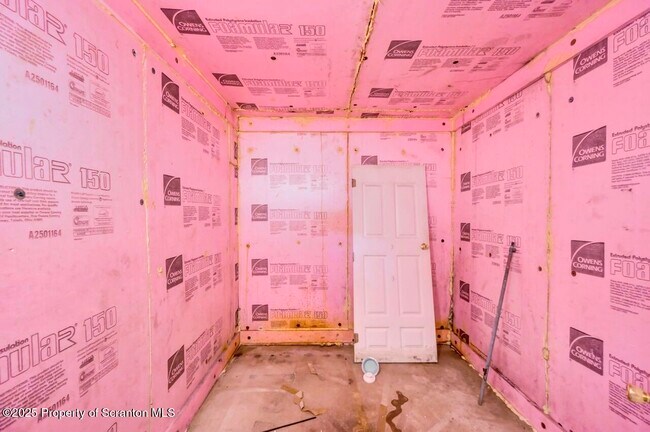 Building Photo - 28 Robin Ln