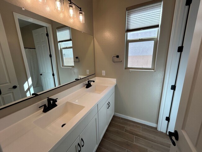 Building Photo - 18570 W Swayback Pass