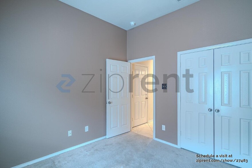 Building Photo - 4415 Sierra Point Dr