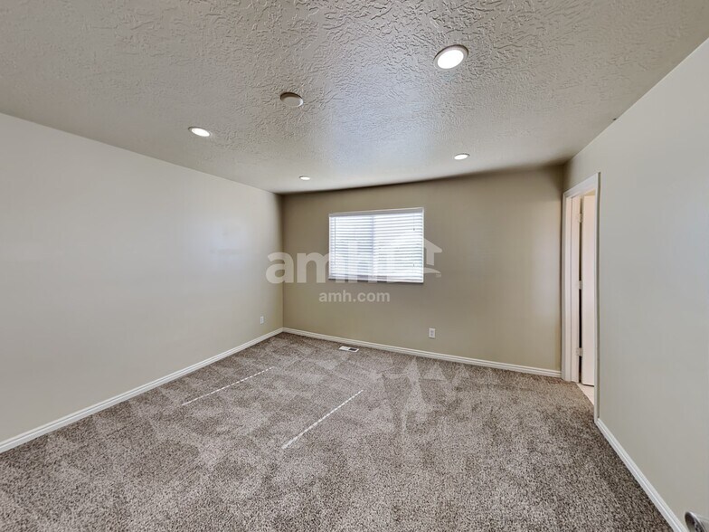 Building Photo - 272 S 590 W