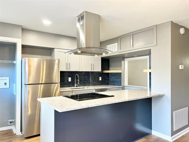 Building Photo - 3125 Colonial Way