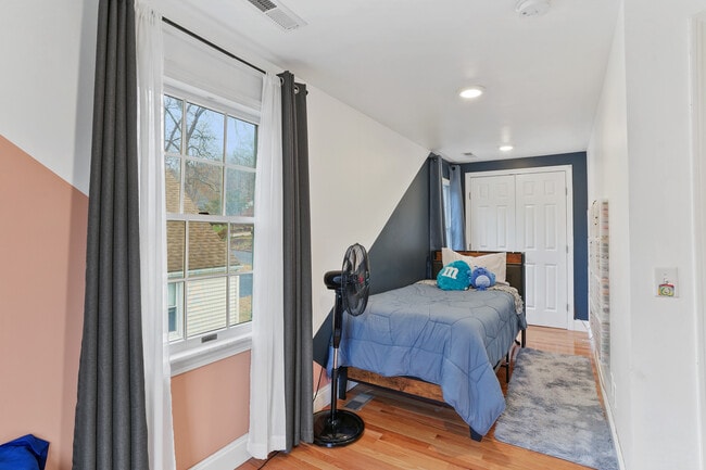 Building Photo - 253 Porter Ave