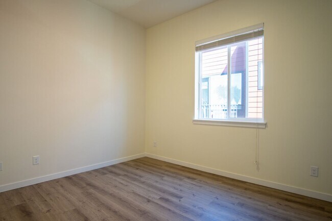 Building Photo - 6015 S Virginia Ave