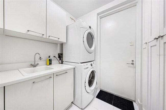 Building Photo - 1155 N Gulfstream Ave