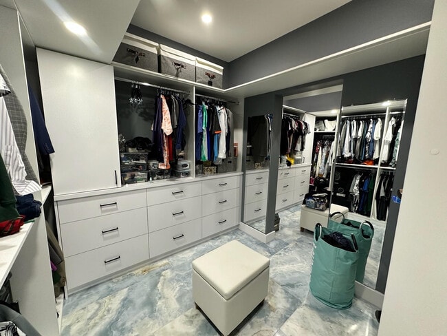 Building Photo - 2203 N Surf Rd