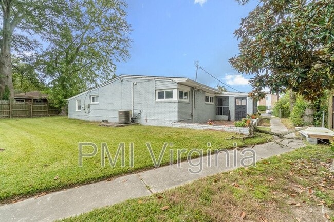 Building Photo - 1021 Mineola Dr