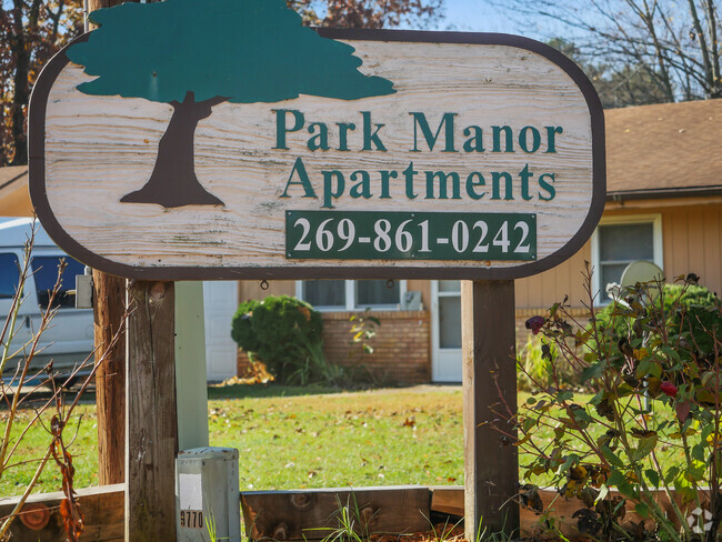 Building Photo - Park Manor Apartments