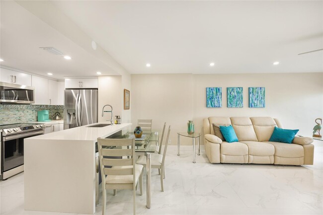 Building Photo - 2100 S Ocean Dr