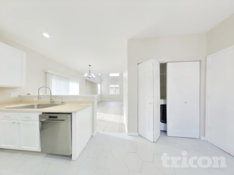 Building Photo - 14458 E 101st Pl