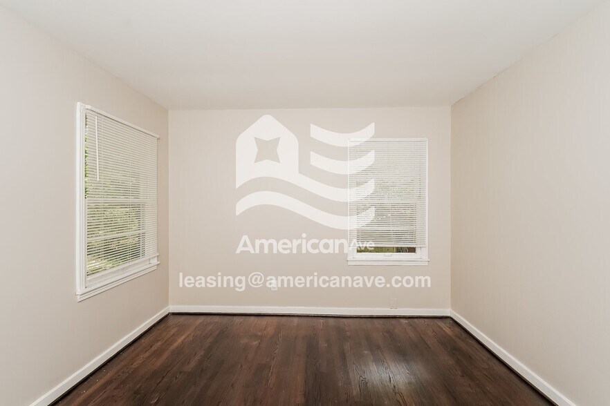 Building Photo - 905 Charles Cir