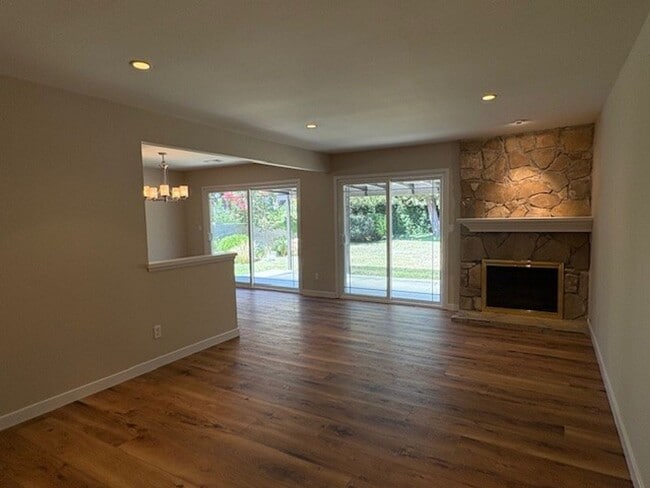 Building Photo - Prime Lake Lindero Leasing Opportunity!