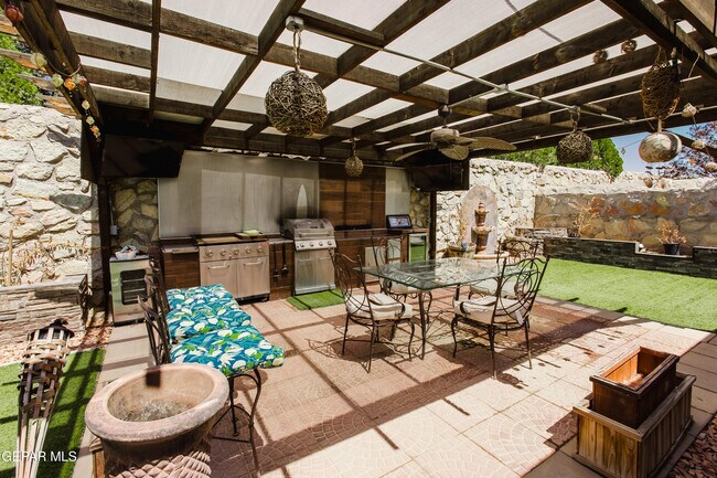 Building Photo - 3733 Tierra Campa Dr