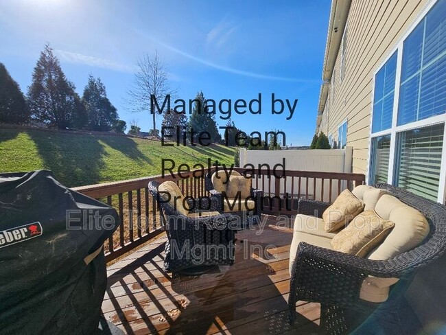 Building Photo - 990 Pennington Dr