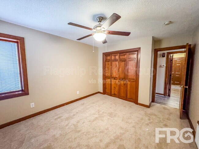 Building Photo - 1228 Forest Acres Dr