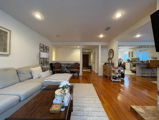 Building Photo - Large home with private yard