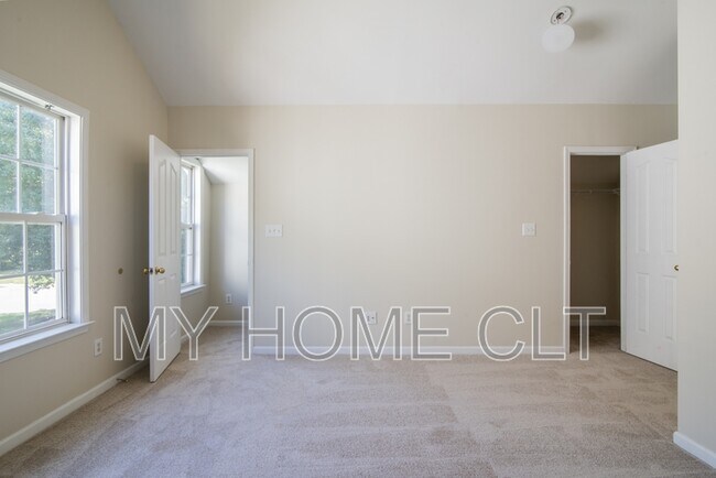 Building Photo - 15012 Rothesay Dr