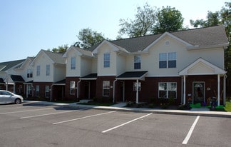 Building Photo - Carriage Hill