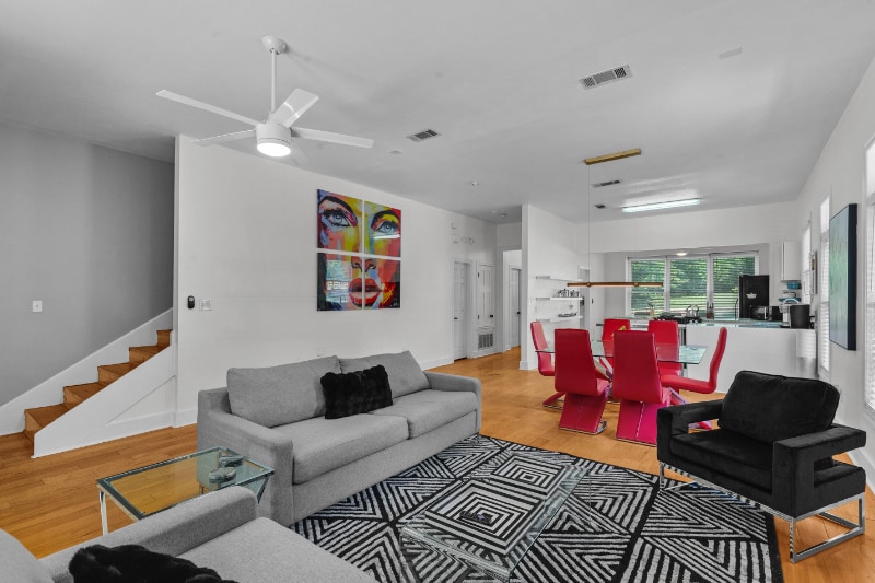 Building Photo - 806 Oakwood St