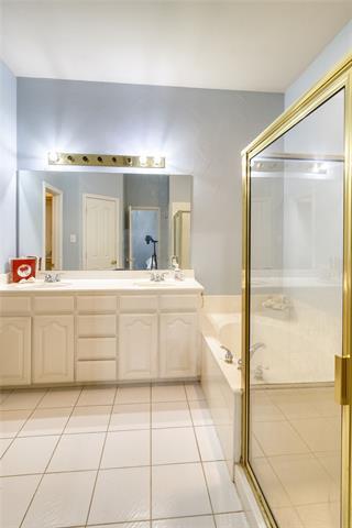 Building Photo - 8755 Sunset Trace Dr