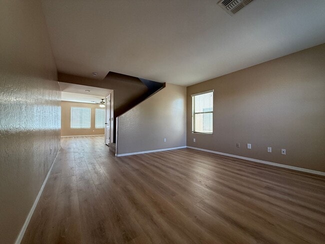 Building Photo - San Tan Valley 4Bd/2.5Ba, 2044 sqft, Skyli...