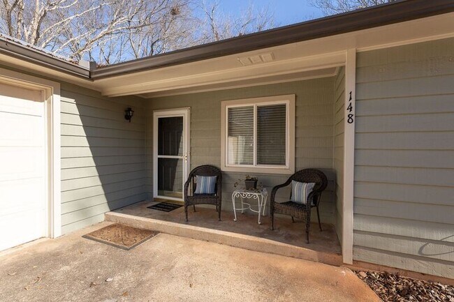 Building Photo - 148 VFW Dr