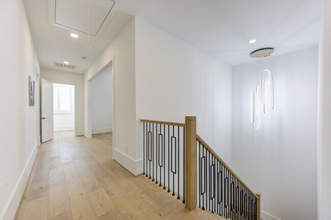 Building Photo - 3909 Ella Blvd