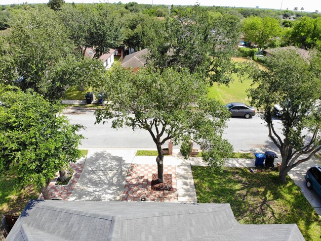 Building Photo - 3Bed/2 Bath Well kept and Upgraded! ( Mcal...