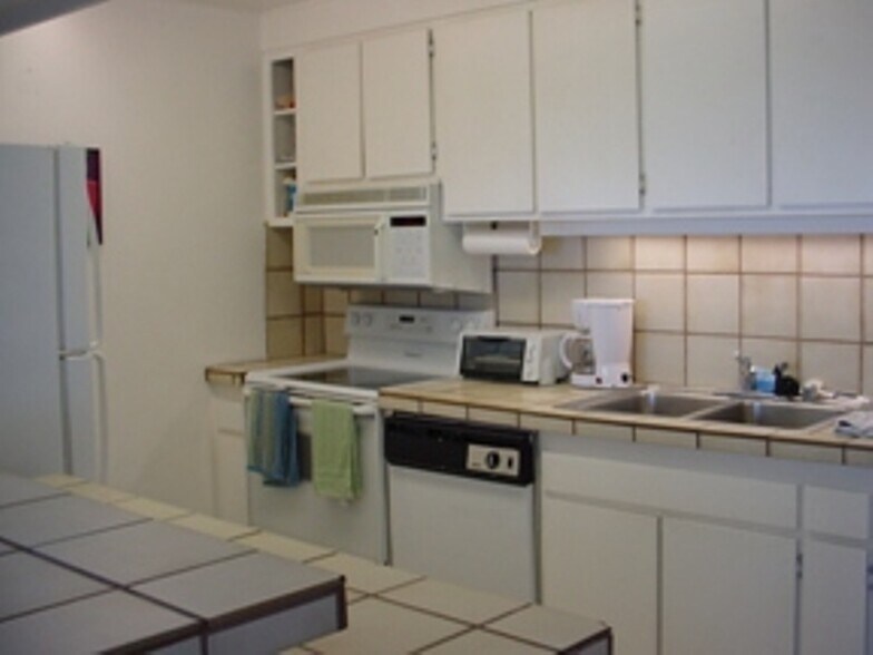 Building Photo - 4767 Ocean Blvd