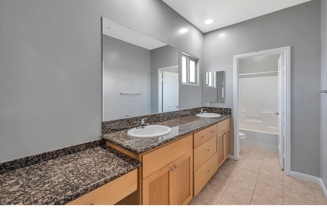 Building Photo - Your Ideal Haven Awaits!