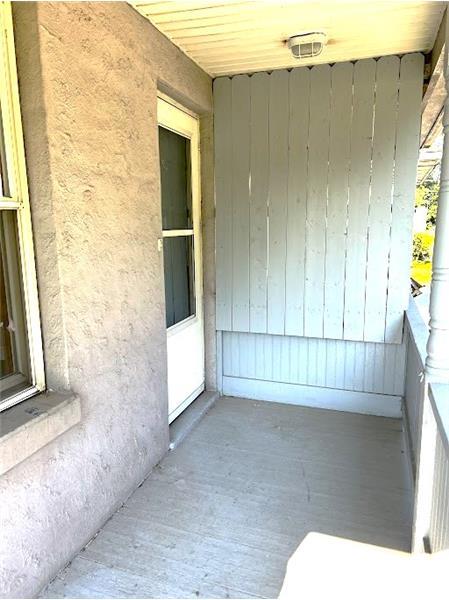 Building Photo - 642 Cove Rd