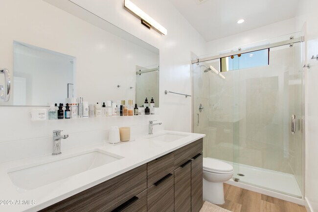 Building Photo - 4220 N 32nd St