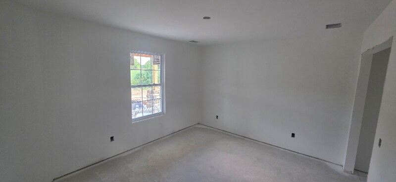 Building Photo - 2975 E Valley Rd