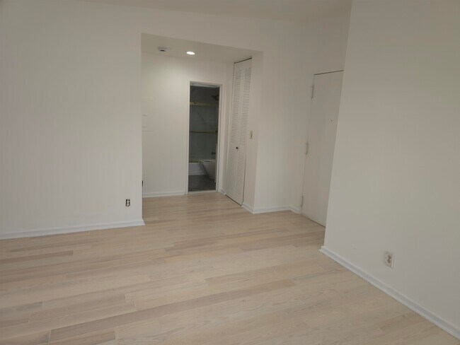 Building Photo - 6715 Polk St