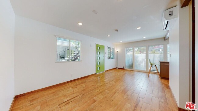 Building Photo - 10333 Santa Monica Blvd