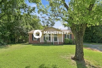 Building Photo - 3 Bedroom Pet-Friendly Home in Charlotte, NC with Main Street Renewal