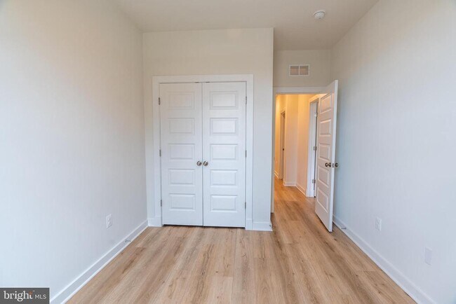 Building Photo - 17133 Hardisty Wy