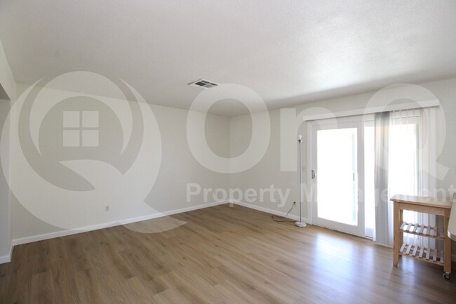 Building Photo - 517 W Highland St
