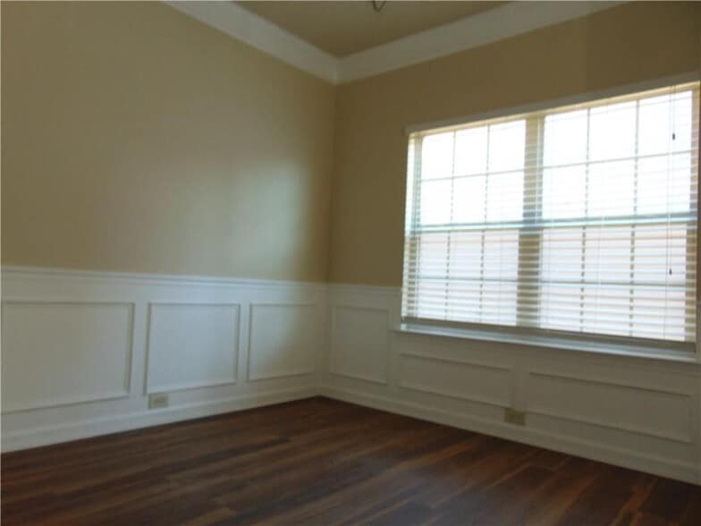 Building Photo - 1320 Napa Valley Dr SW