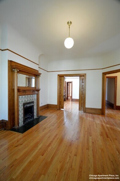 Building Photo - 2214 N Kenmore Ave