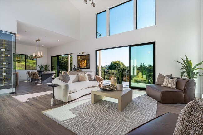 Building Photo - 1580 Clear Ridge Dr