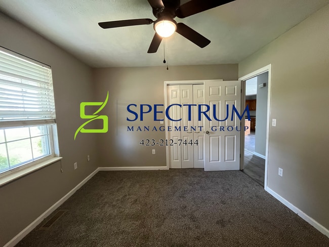 Building Photo - 3 bedroom 2 bath single family home