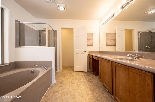 Building Photo - 27 W Camino Rancho Quito