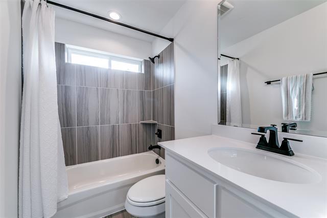 Building Photo - 1021 Cascading Crk Dr
