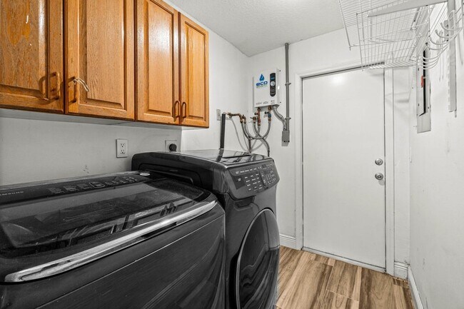 Building Photo - 5282 2nd Rd